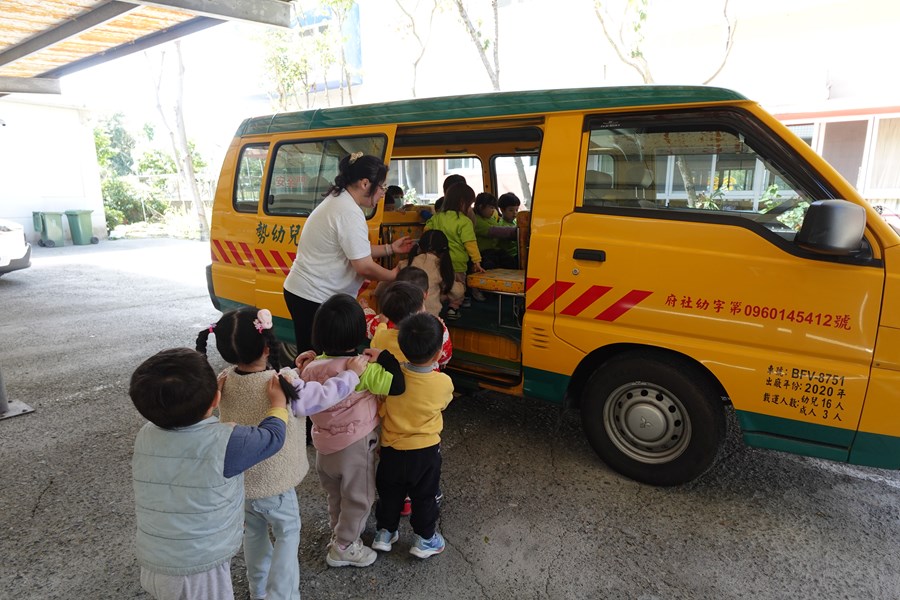 排隊上車