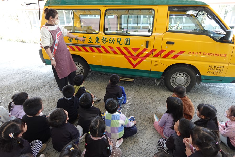認識娃娃車的外觀
