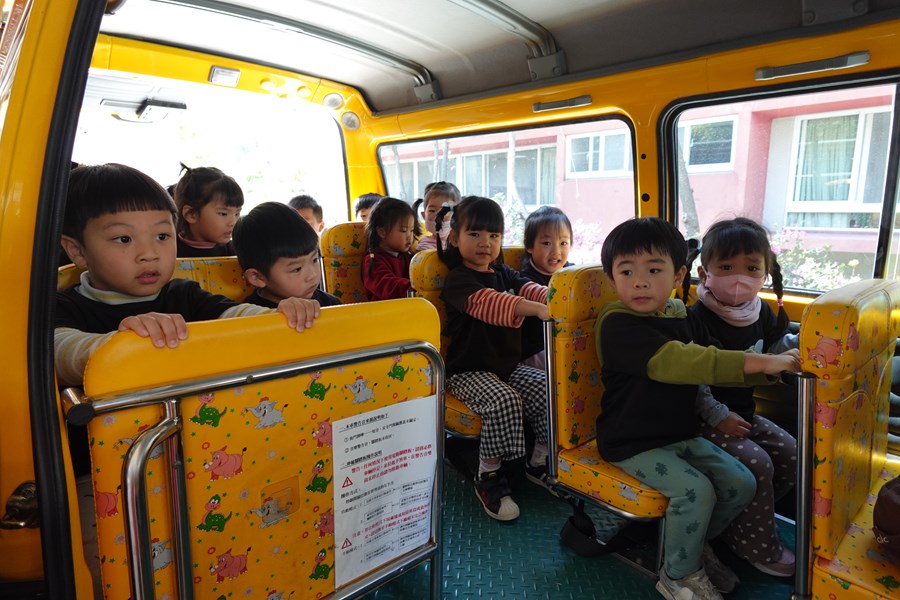 遵守乘車安全，不隨意走動