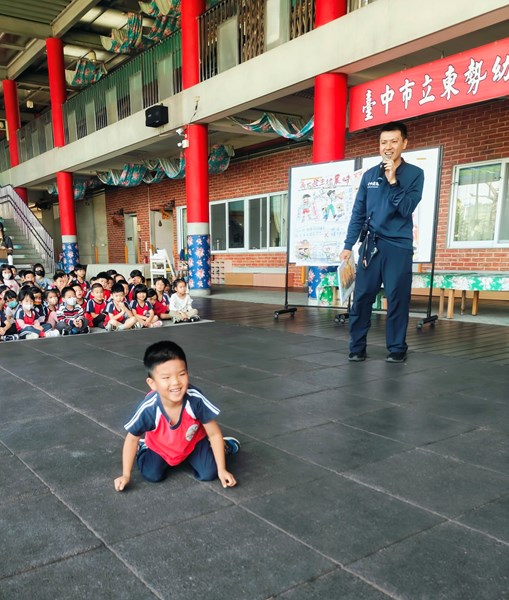 請小朋友示範jpg