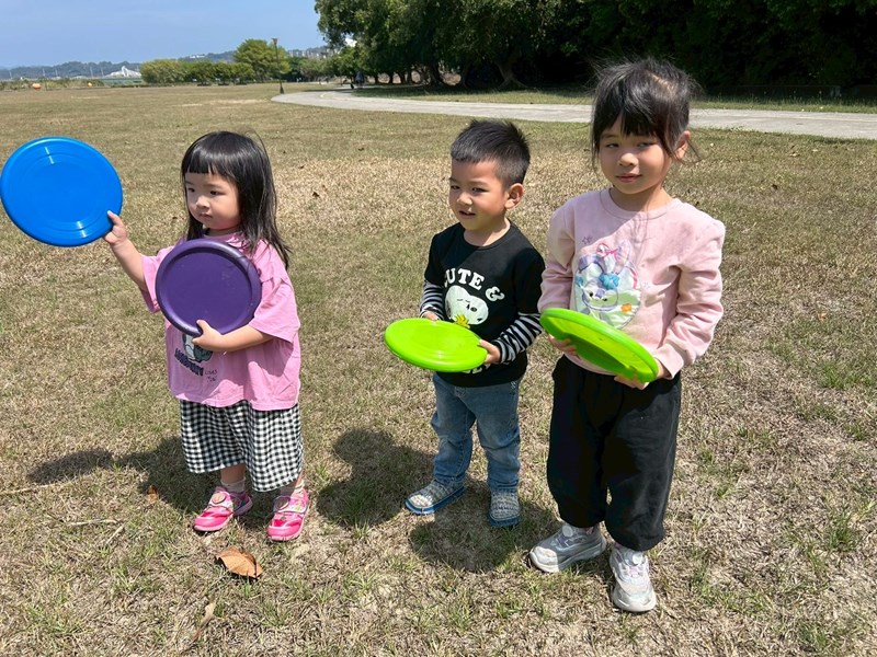 河濱公園玩飛盤