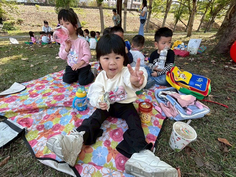河濱公園野餐趣