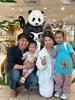 爸爸帶弟弟一起到動物園
