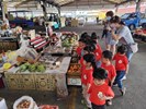 這一攤賣好多的東西