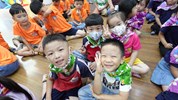 準備上台唱歌囉