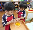 與同學分享水果