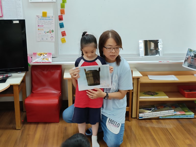 頭擺的水桶