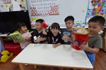 聽聽石頭在不同容器中的聲音