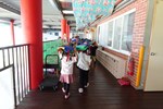 往空曠的地方避難