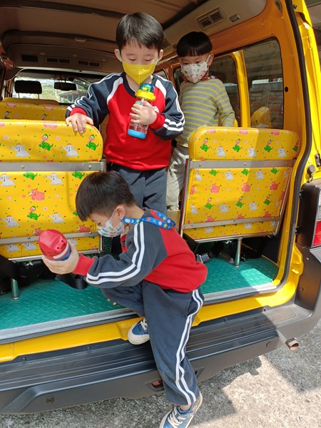 車子發生危險時，緊急逃生之演練